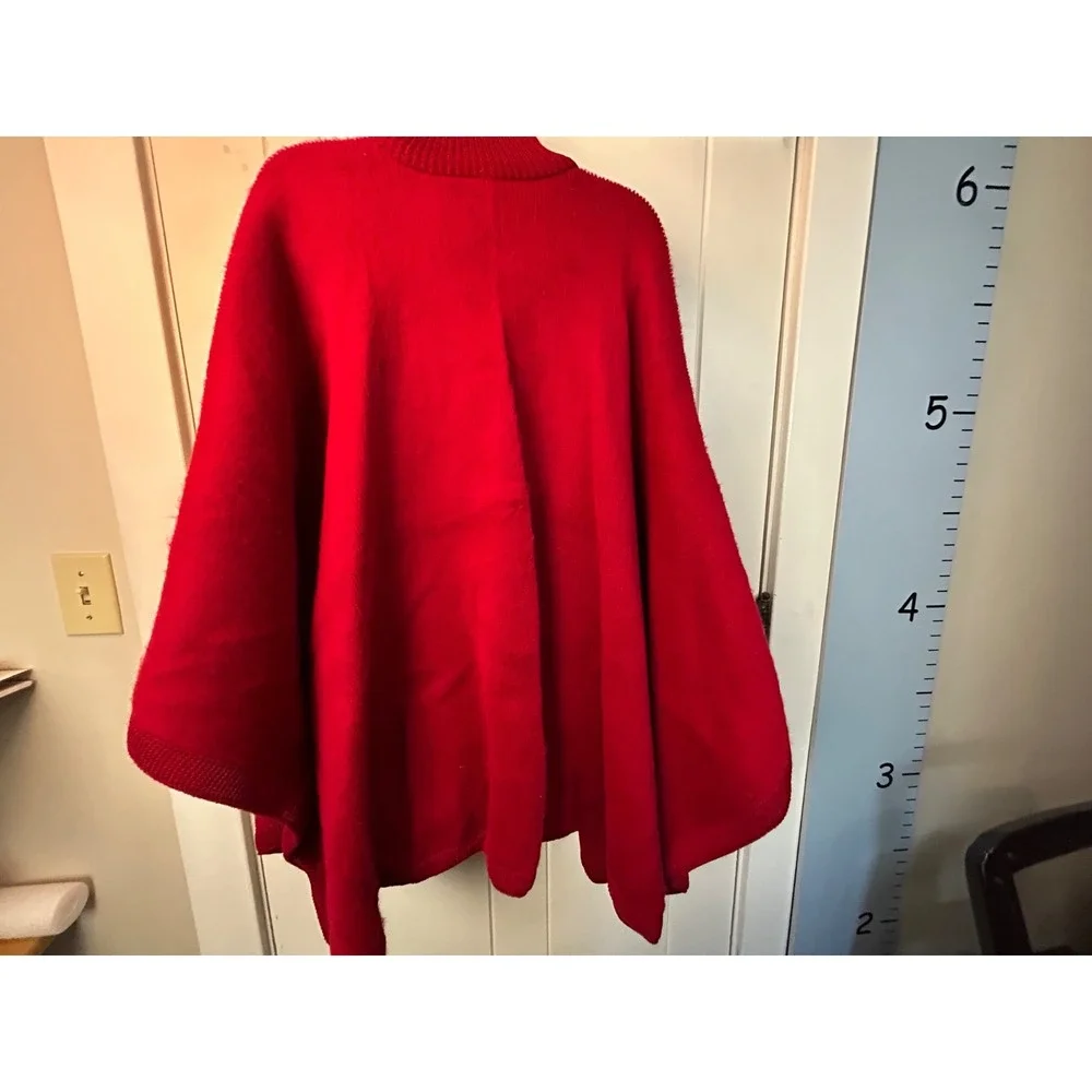 Handcrafted Sisandina Wool Red Poncho‎ Buttons Crew Collar Comfy Warm OS - Picture 4 of 9